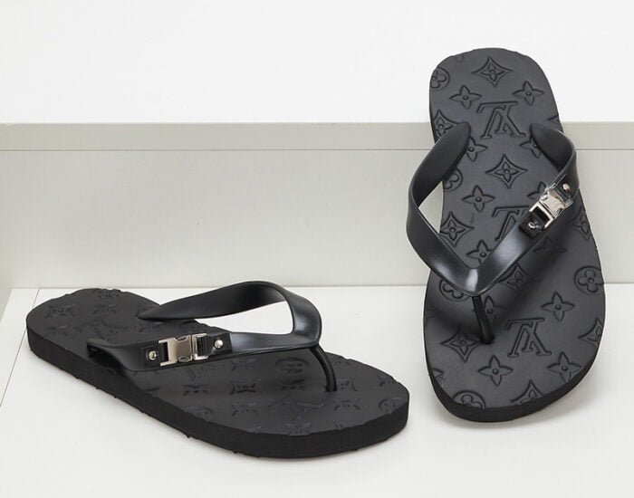 Dép tông Louis Vuitton họa tiết Monogram khóa cài