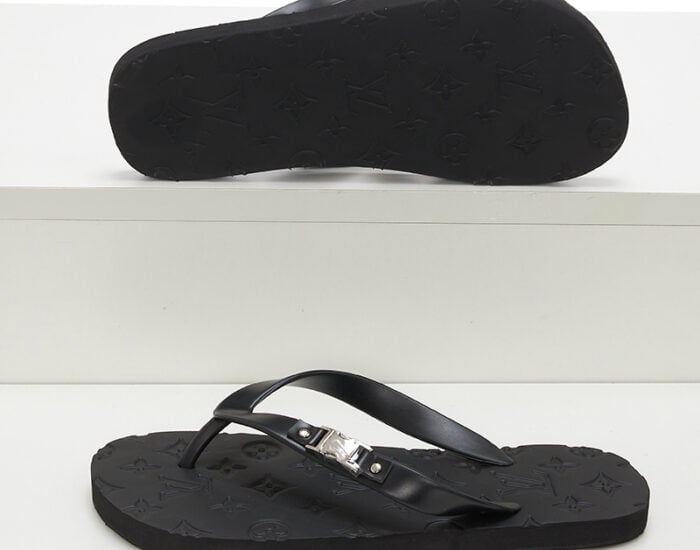 Dép tông Louis Vuitton họa tiết Monogram khóa cài