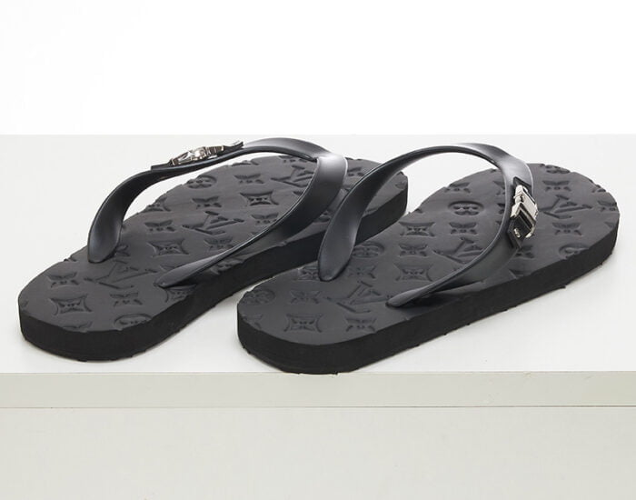 Dép tông Louis Vuitton họa tiết Monogram khóa cài