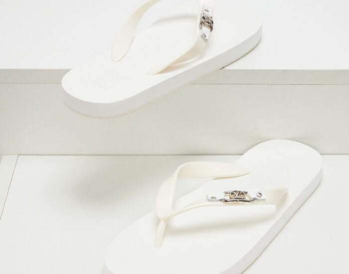 Dép tông Louis Vuitton màu trắng họa tiết tag logo