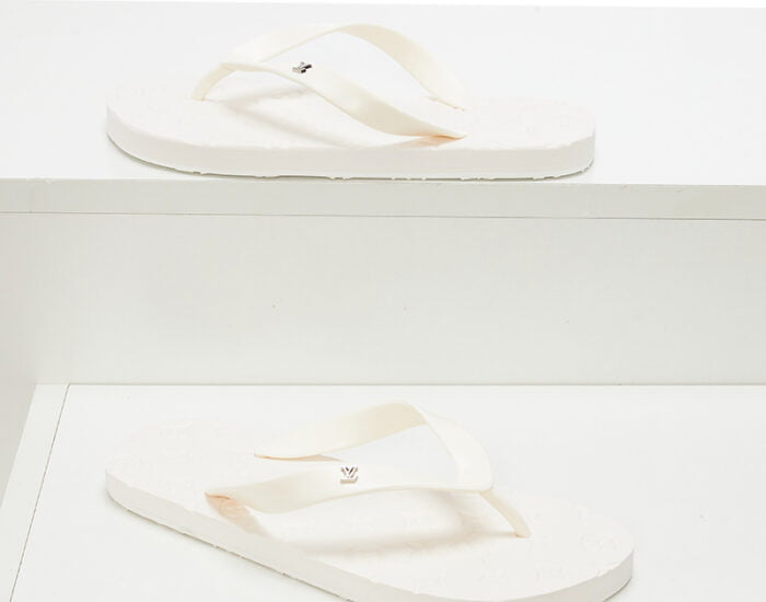 Dép tông Louis Vuitton màu trắng họa tiết logo nhỏ